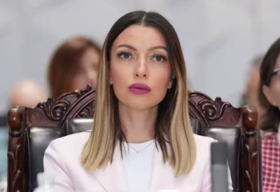 МИНИСТАРКА МЕСАРОВИЋ НЕ ШТЕДИ РЕЧИ, РАСКРИНКАЛА СВЕ МАЛВЕРЗАЦИЈЕ АЛЕКСИЋА: Трстеничка сецикесо, градиш каријеру на трагедији!