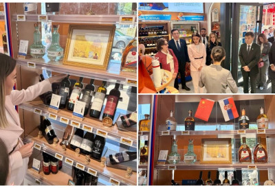 ZLATNA ŠANSA ZA DOMAĆE PROIZVOĐAČE Ministarka Mesarović: Ugovoren plasman 60.000 litara srpskog vina na kinesko tržište