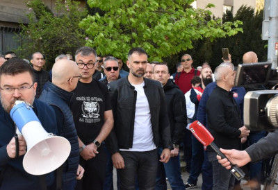 "НОВОСАЂАНИ НЕ ЖЕЛE ТЕРОР“ Градоначелник Мићин оштро осудио скандалозно понашање полиције: Морају да обезбеде нормално кретање!