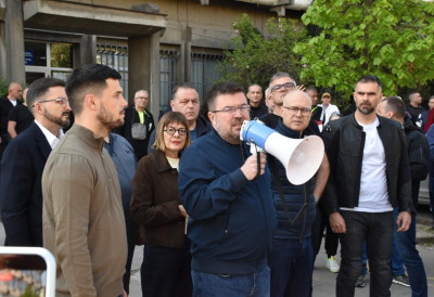 КОНАЧАН ЦИЉ БЛОКАДЕРА ЈЕ НЕЗАВИСНА ДРЖАВА ВОЈВОДИНА Рајић: Трују омладину на факултетима, нападају председника и СПЦ, хоће да сруше државу