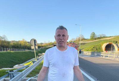 ВЛАДАН ПРИСКОЧИО У ПОМОЋ ДА ГАСИ ЗАПАЉЕНИ КАМИОН Захваљујући присебности овог човека ИЗБЕГНУТА ПРАВА ДРАМА (ВИДЕО)