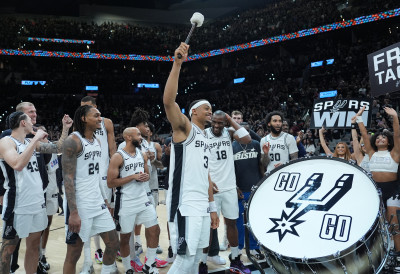 САН АНТОНИО У ПОЛУФИНАЛУ ПЛЕЈ-ОФА ЗАПАДНЕ КОНФЕРЕНЦИЈЕ НБА ЛИГЕ: Победе кошаркаша Њујорка и Филаделфије