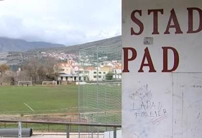 Хаос у Хрватској! УРУШИЛА СЕ ТРИБИНА ТОКОМ УТАКМИЦЕ У ДУБРОВНИКУ: Лакше повређене две особе, срећом без тежих случајева