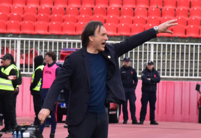 MIROSLAV TANjGA SE UPITAO ZAŠTO SE IGRA NA VEŠTAČKOJ TRAVI, među njima je i naredni Vošin rival: „Ako neko nema sredstva da uloži u terene, ONDA NI NE TREBA DA BUDE U SUPERLIGI“