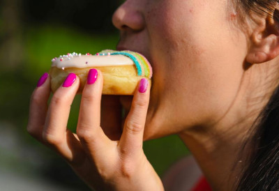 НЕ ЈЕДЕТЕ ПО 12 САТИ? Ево шта се у телу збива - није важно само време, већ још НЕШТО!