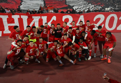 ЦРВЕНА ЗВЕЗДА СЛАВИЛА У 179. ВЕЧИТОМ ДЕРБИЈУ И "ОВЕРИЛА" ТИТУЛУ: Црвено-бели разбили Партизан за 37. пехар