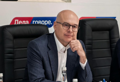 БРУТАЛНО НАСИЉЕ НАД ЧЛАНОВИМА СНС-А ВРШЕ ПРОМОТЕРИ ФАШИЗМА У СРБИЈИ Лидер напредњака Вучевић: Ово је озбиљан аларм за цело друштво ЕВО ШТА ЈЕ ПОРУЧИО