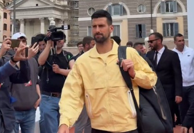 ЂОКОВИЋ ГОСТ МИХИНЕ ПОРОДИЦЕ: Деца и жена Синише Михајловића позвали Новака на вечеру