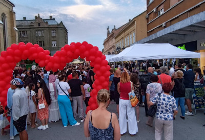БАЈРАМСКА СОФРА И ОВЕ ГОДИНЕ У НОВОМ САДУ „Улица отвореног срца“ окупља грађане у центру града
