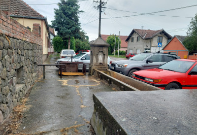 ВОДА СА ЧЕСМА КОД АПАТОВИЋА НЕИСПРАВНА Ево са којих бунара у Сремским Карловцима је дозвољено пити воду