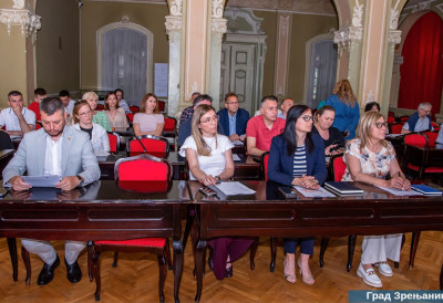 ПОЧЕЛИ ОКРУГЛИ СТОЛОВИ О ТЕРИТОРИЈАЛНОЈ СТРАТЕГИЈИ СРЕДЊОБАНАТСКОГ ОКРУГА Дефинисати одрживи правац развоја за квалитетнији живот наших грађана