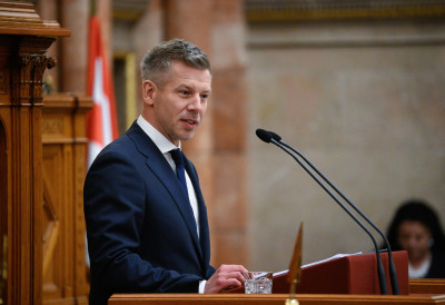 МАЂАР НЕ ПРЕСТАЈЕ ДА ИЗНЕНАЂУЈЕ: Одбија премијерску резиденцију и остаје у породичној кући
