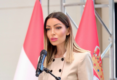 МИНИСТАРКА МЕСАРОВИЋ О ТИНЕЈЏЕРИМА КОЈИ СУ ВРЕЂАЛИ ПРЕДСЕДНИКА ВУЧИЋА: Они су као и многи млади људи у нашој земљи жртве манипулације, против ових ствари се боримо!