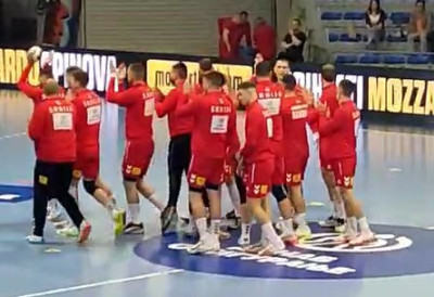 (ВИДЕО) УЖАРЕНА АТМОСФЕРА У ЧАИРУ: Србија игра први дуел с Мађарском за пласман на Светско првенство