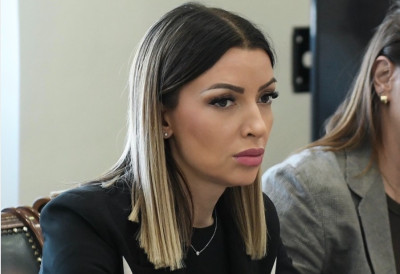 МИНИСТАРКА МЕСАРОВИЋ ПАТОСИРАЛА БАЧУЛОВА Напад на Милоша Вучевића је лечење комплекса психички поремећене особе ЕВО ШТА ЈЕ ПОРУЧИЛА
