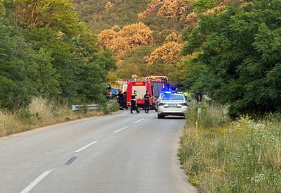 JEDNA OSOBA POGINULA, TRI TEŠKO POVREĐENE; Strašna nesreća kod Niša, SUDARILI SE AUTO I BUS (VIDEO)
