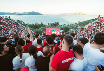 MUNDIJAL SE U TURSKOJ GLEDA I U ANTIČKIM POZORIŠTIMA: Navijači od Kaša do Tokata ustaju u zoru zbog fudbala
