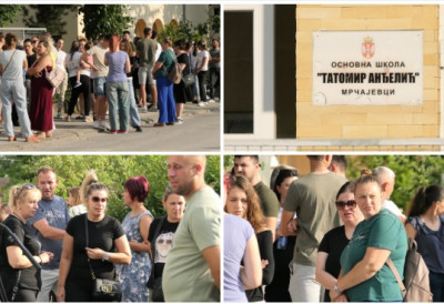Roditelji se već žalili, PROBLEM EKSPLODIRAO Veliki broj meštana NA PROTESTU ispred škole u Mrčajevcima: PUNA PODRŠKA DEČAKU KOJI JE PRETRPEO NASILjE I SE*SUALNO UZNEMIRAVANjE