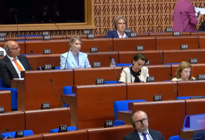 УСВОЈЕНА РЕЗОЛУЦИЈА О СРБИЈИ Спроведени важни кораци у правосуђу, изостанак дијалога власти и опозиције