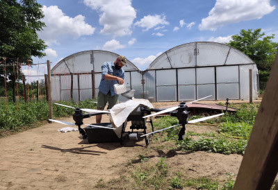 BANATSKA FARMA TESTIRA TEHNOLOGIJU KOJA USEVE MOŽE SPASTI OD KLIMATSKIH EKSTREMA Pogledajte šta radi njegov dron!