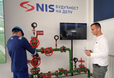 САРАДЊА ПРИВРЕДЕ И ОБРАЗОВАЊА Будући оператери на завршном испиту у НИС-у