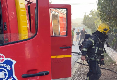 БАЦИЛА ЈЕ ВРЕО ТИГАЊ У КАНТУ ПА ИЗАЗВАЛА ПОЖАР Одмах реаговали ватрогасци и спречили ширење пламена