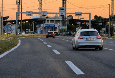 NEVEROVATAN PRIZOR NA GRANICI USRED SEZONE Turista iz Novog Sada ostao u čudu, dočekalo ga ono što niko nije očekivao