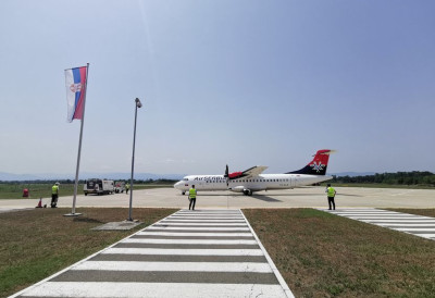 ДО МОРА ЗА ПОЛА САТА Ово је најближа веза с Црном Гором из срца Србије! С „Мораве“ полетео први АВИОН ЗА ТИВАТ ове сезоне