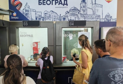 Интересовање грађана расте из године у годину У ОПШТИНИ ВОЖДОВАЦ ПОЧЕЛО ПРЕУЗИМАЊЕ КАРТИЦА ЗА БЕСПЛАТАН УЛАЗАК НА БАЗЕНЕ Процедура брза и једноставна!