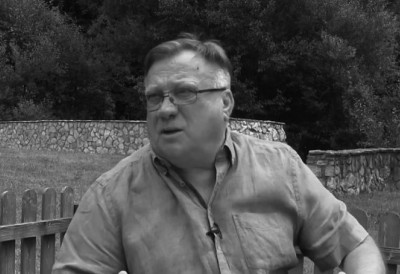 “Уз њега су пријатељи.. “ СИН ХАЛИДА БЕШЛИЋА НЕУТЕШАН НАКОН СМРТИ МАЈКЕ Менаџер испричао потресне детаље