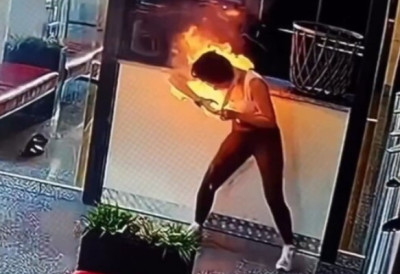 Sprženi su joj kosa, obrve, čitava desna strana tela HOROR U TERETANI Influenserka završila s treningom, a onda je PRIMETILA OBLAK DIM Eksplozija iz torbe se BRZO ŠIRILA