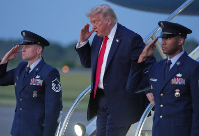 ВАШИНГТОН ОСТАВЉЕН У НЕЗНАЊУ Трамп каже да је упозорио Нетањахуа да може остати сам против Ирана ако настави овако ЕСКАЛАЦИЈА СУКОБА НИЈЕ У ИНТЕРЕСУ