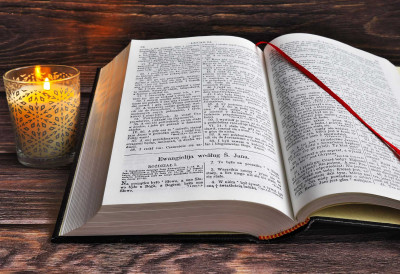 ODLUKA KOJA MENjA OBRAZOVANjE Biblija postaje obavezna školska lektira