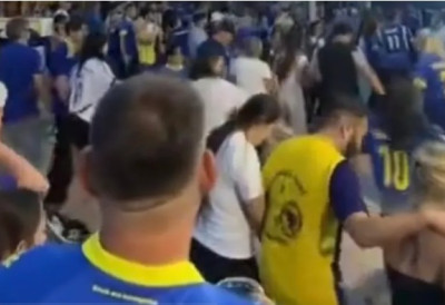 (ВИДЕО) БОСАНСКИ НАВИЈАЧИ ХИТ СВЕТСКОГ ПРВЕНСТВА: Заиграли коло у Лос Анђелесу пред тренинг "змајева"