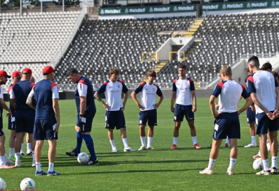 (FOTO) OMLADINSKA REPREZENTACIJA SRBIJE POČELA PRIPRME ZA EP: Odrađen prvi trening na stadionu Partizana