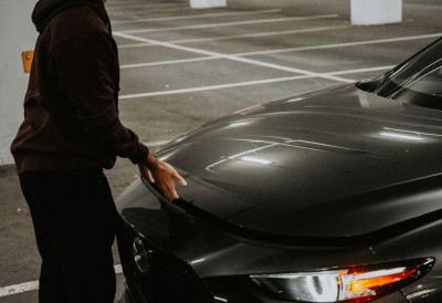 NE PALITE MOTOR PRE OVOGA Nekoliko sekundi može značiti život ili smrt! Jedan gest prolaznika oduševio Kragujevčane