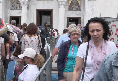 ПРЕКО ПОЛА МИЛИОНА ЉУДИ ВИДЕЛО РЕЛИКВИЈУ СА СВЕТЕ ГОРЕ Појас Пресвете Богородице изложен још три дана!
