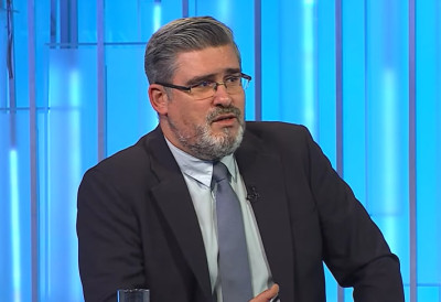 МИНИСТАР СТАРОВИЋ РАСПАЛИО ПО БОРКУ СТЕФАНОВИЋУ Блокадерима поручио: "Србија побеђује"