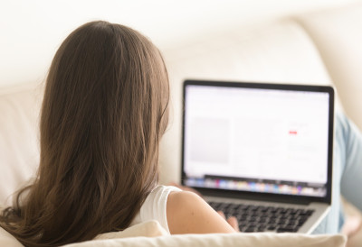 SKANDAL TRESE ŠKOLU Nastavnica osumnjičena za intimne odnose sa učenicima ĐACI SAZNALI ZA NjEN NALOG OnlyFans