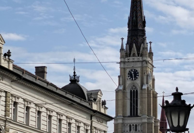 Време стало у срцу Новог Сада: Сат на цркви Имена Маријиног поново престао да ради