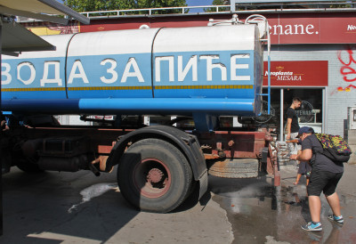БЕЗ ВОДЕ ЦЕО ГРАД И ДЕО ПЕТРОВАРАДИНА Цистерне и у КЦВ и Дечјој болници ЕВО КАДА СЕ ОЧЕКУЈЕ НОРМАЛИЗАЦИЈА ВОДОСНАБДЕВАЊА