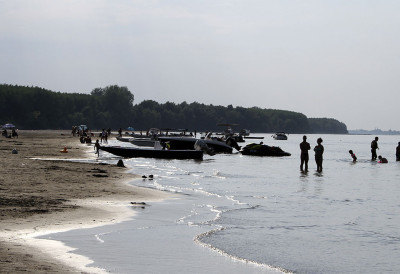 У МАЂАРСКОЈ АНГАЖОВАНЕ ОРУЖАНЕ СНАГЕ Хиљаде људи без пијаће воде у Сентандреји, власти упозоравају на несташице