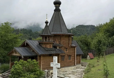 ОВАЈ ЈЕДИНСТВЕНИ МАНАСТИР У ПЕТАК ПРОСЛАВЉА ХРАМОВНУ СЛАВУ У славу Божију и свети спомен на руску царску породицу