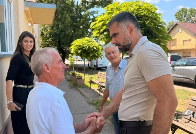 „Одговорна политика подразумева да смо увек уз своје суграђане“ МИЋИН НА ЧЕНЕЈУ РАЗГОВАРАО С МЕШТАНИМА: Најбоља решења се доносе у непосредном контакту с људима
