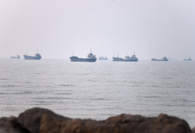 УПРКОС ПОВЕЋАНОЈ НАПЕТОСТИ Бродови и даље пролазе кроз Ормуски мореуз, користе трикове да остану недетектовани КОМПАНИЈА ЛОЈД ОБЈАШЊАВА КАКО ТО ЧИНЕ
