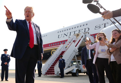 ТРАМП ОДУШЕВЉЕН ВЕЛИКОДУШНИМ ПОKЛОНОМ "Емир Катара је велики џентлмен"