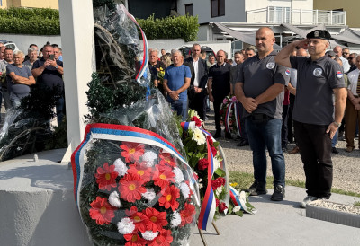 ДОБОЈ ОБЕЛЕЖИО 34 ГОДИНЕ ОД ПЕТРОВДАНСКЕ БИТКЕ: Положени венци и служен парастос погинулима