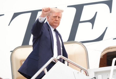 ВЕЋИНА КРИВИ ТРАМПА Американци све песимистичнији према економији ОПТИМИСТИЧНО СВЕГА 25% ИСПИТАНИКА