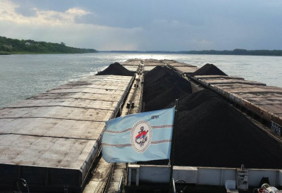 ДУНАВ УГРОЗИО СНАБДЕВАЊЕ НАФТОМ Низак водостај реке зауставља барже и поскупљује транспорт деривата ХОЋЕ ЛИ СЕ АКТИВИРАТИ ОПЕРАТИВНЕ РЕЗЕРВЕ?