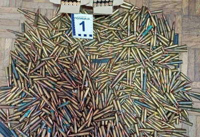 (ФОТО) АРСЕНАЛ У СТАНУ ЛЕСКОВЧАНИНА Полиција пронашла више од 1.200 метака, минобацачке мине и експлозив!